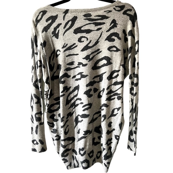 FOREVER 21 | LEOPARD PRINT WOOL KNIT SWEATER - Picture 2 of 7